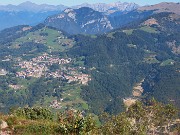45 Zoom su Dossena, visibile il ponte tibetano